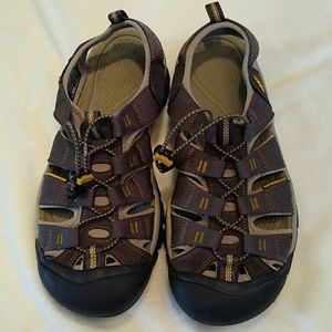 Men's Keen waterproof hiking sandals size 9.5